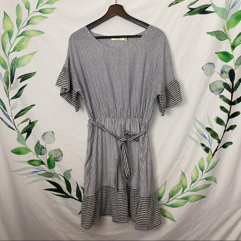 $10 CLOSET SALE❗️Andre by Unit Tie Waist Dress